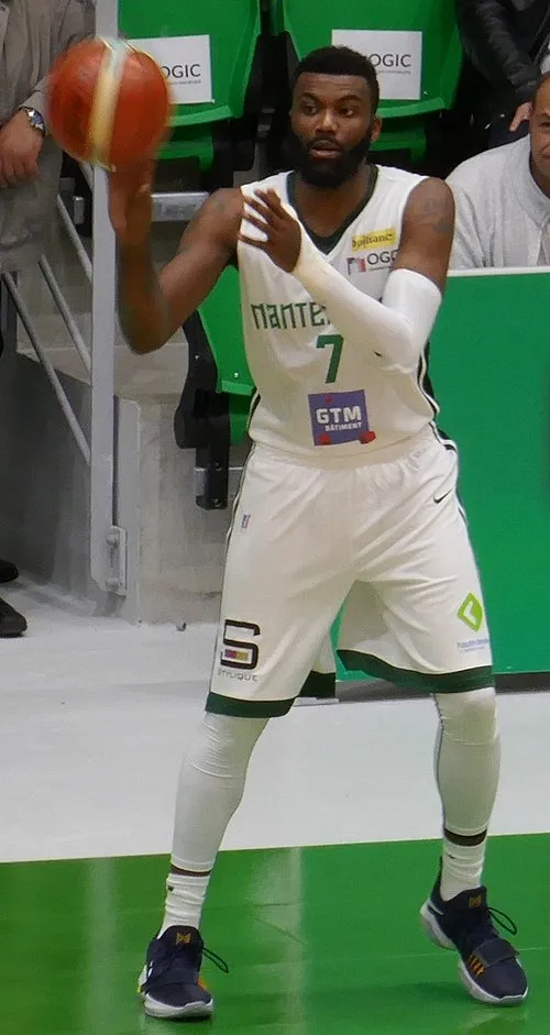 1986 : Jamal Shuler, basketteur américain.