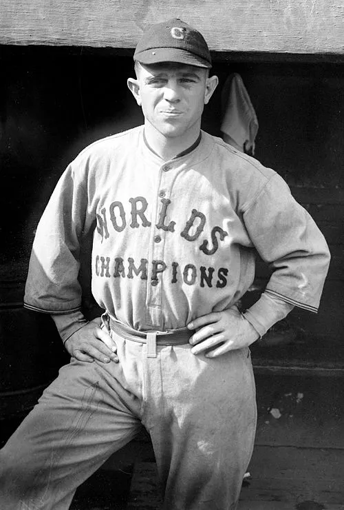 1990 : Joe Sewell, joueur américain de baseball (° 9 octobre 1898).