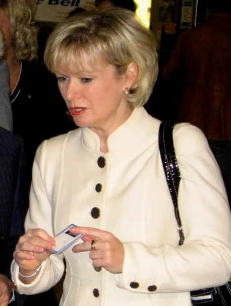 1959 : Julie Boulet, femme politique québécoise.