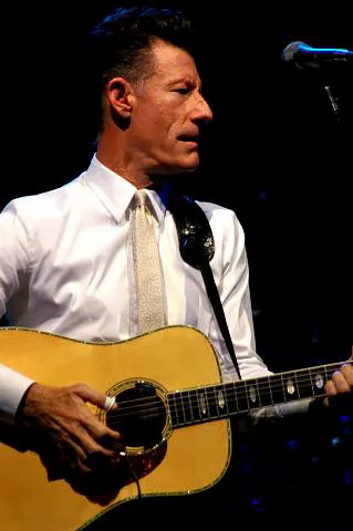1957 - Lyle Lovett, Amerikalı country şarkıcısı-söz yazarı ve aktör