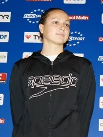 1990 : Ophélie-Cyrielle Étienne, nageuse française.