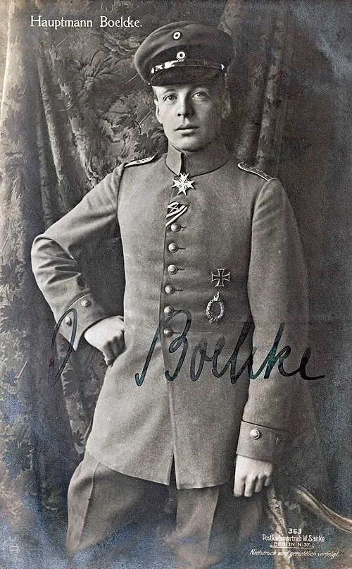 1916 - Oswald Boelcke, I. Dünya Savaşı sırasında Alman İmparatorluğunun As Pilotu (d. 1891)