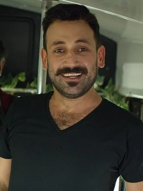 1978 - Sinan Çalışkanoğlu, Türk sinema, tiyatro, reklam ve dizi oyuncusu