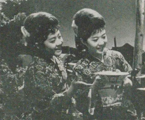 1938年 - こまどり姉妹、歌手