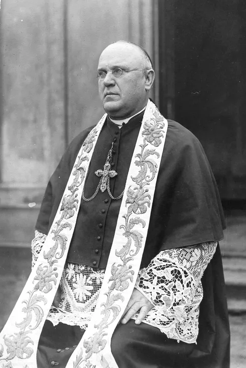 1938年 - アレクサンデル・カコフスキ、ローマ教皇庁枢機卿(* 1862年)