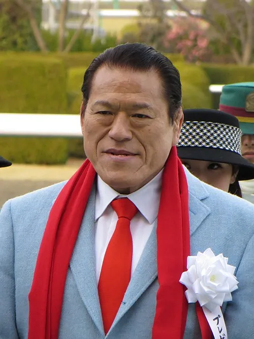 2022年 - アントニオ猪木、プロレスラー、政治家(* 1943年)