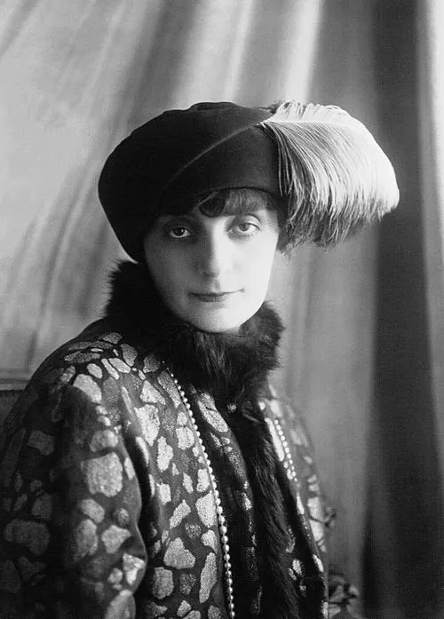 1933年 - アンナ・ド・ノアイユ、小説家（* 1876年）