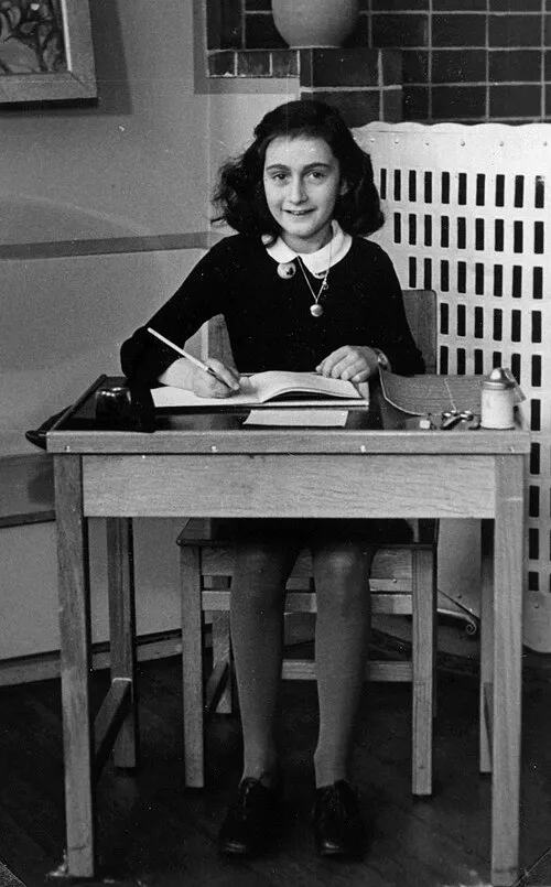 1929年 - アンネ・フランク、ユダヤ人の少女（+ 1945年）