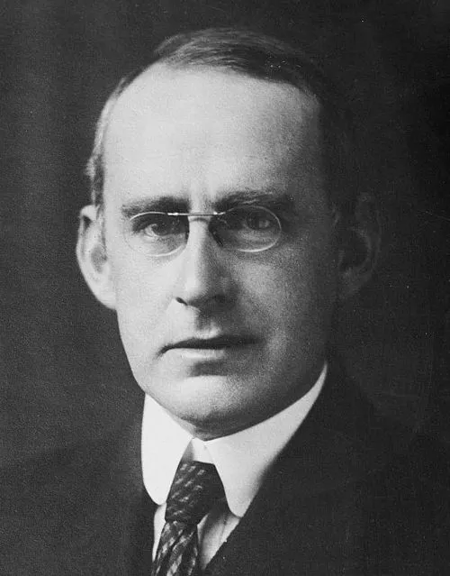 1944年 - アーサー・エディントン、天文学者(* 1882年)