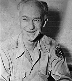 1945年 - アーニー・パイル、アメリカ軍の従軍記者(* 1900年)