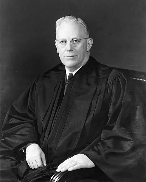 1891年 - アール・ウォーレン、政治家、カリフォルニア州知事、アメリカ合衆国最高裁判所長官(+ 1974年)
