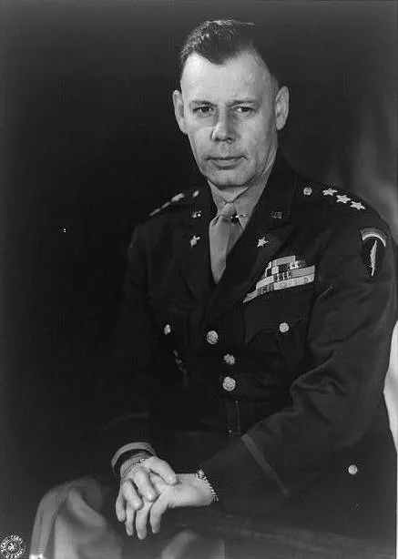 1961年 - ウォルター・ベデル・スミス、アメリカ中央情報局長官（* 1895年）