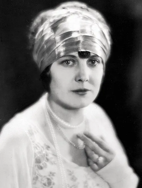 1895年 - エドナ・パーヴァイアンス、女優（+ 1958年）