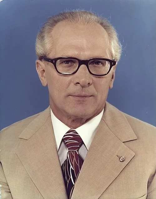 1994年 - エーリッヒ・ホーネッカー、元東独国家評議会議長(* 1912年)
