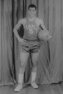 1935年 - ガイ・ロジャース、バスケットボール選手(+ 2001年)