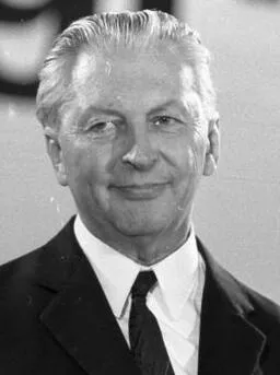 1988年 - クルト・ゲオルク・キージンガー、政治家、ドイツ連邦首相（* 1904年）
