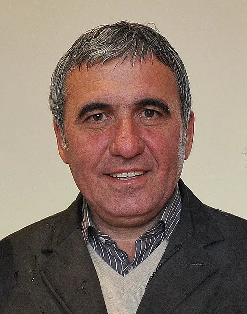 1965年 - ゲオルゲ・ハジ、元サッカー選手、サッカー指導者