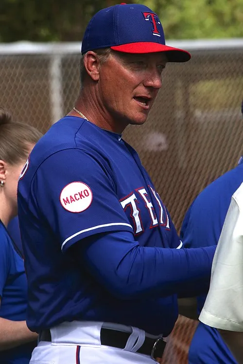 1964年 - ジェフ・バニスター、元プロ野球選手、監督