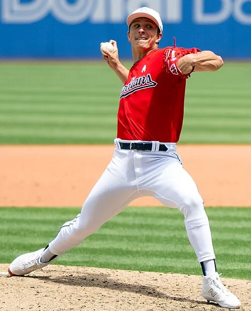 1995年 - ジェームズ・カリンチャク、プロ野球選手