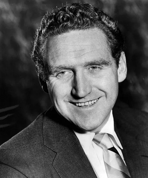 1921年 - ジェームズ・ホイットモア、俳優(+ 2009年)