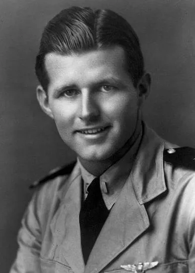 1915年 - ジョセフ・P・ケネディ・ジュニア、アメリカ合衆国海軍パイロット(+ 1944年)