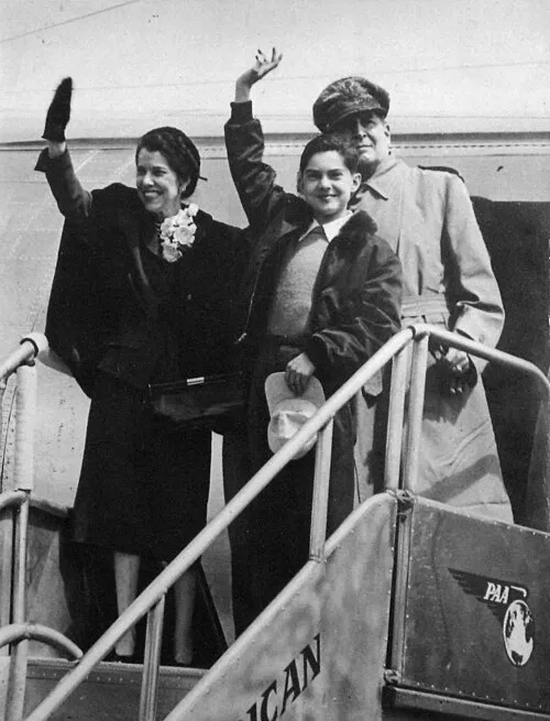 2000年 - ジーン・マッカーサー、ダグラス・マッカーサーの2番目の妻(* 1898年)