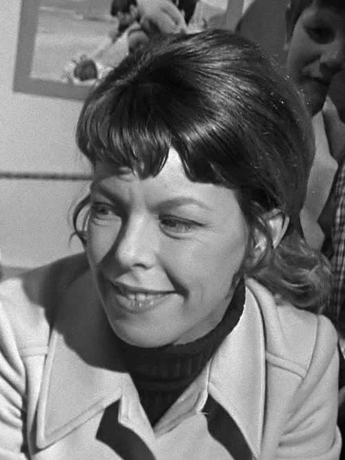 1929年 - セシル・オーブリー、女優、小説家(+ 2010年)