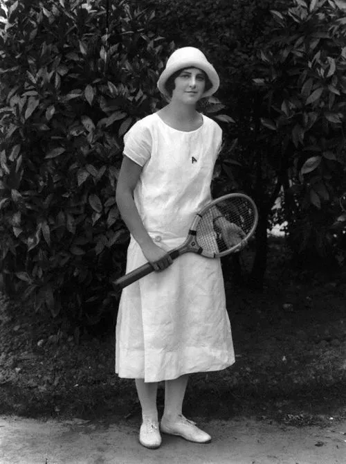 1933年 - ダフネ・アクハースト、テニス選手（* 1903年）