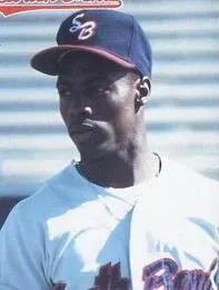 1967年 - ドゥエイン・ホージー、元プロ野球選手