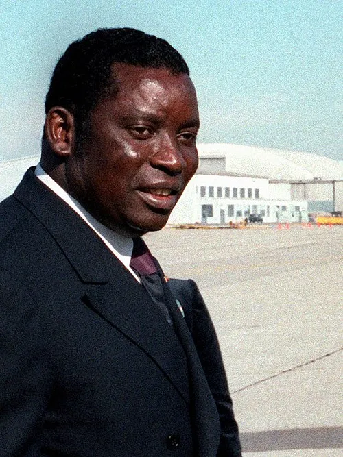 1937年 - ニャシンベ・エヤデマ、政治家、トーゴ大統領（+ 2005年）