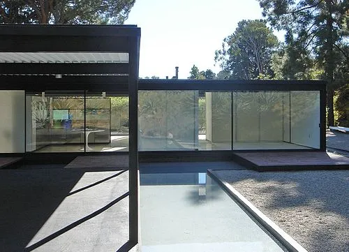 2004年 - ピエール・コーニッグ、建築家（* 1925年）