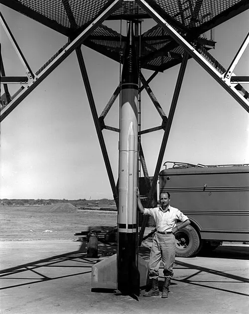 1912年 - フランク・マリナ、航空技師、画家(+ 1981年)