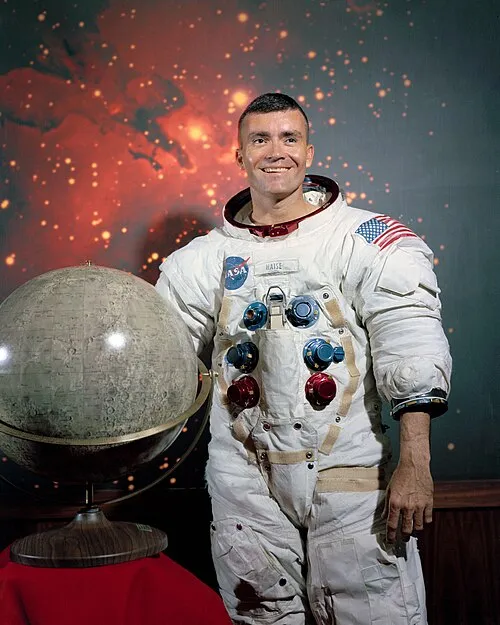 1933年 - フレッド・ヘイズ、宇宙飛行士