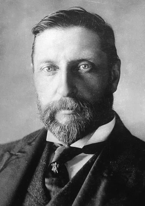 1925年 - ヘンリー・ライダー・ハガード、小説家(* 1856年)