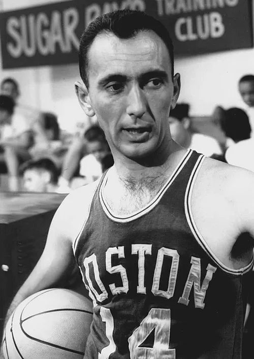 1928年 - ボブ・クージー、バスケットボール選手