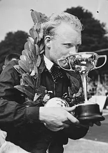1959年 - マイク・ホーソーン、F1レーサー(* 1929年)