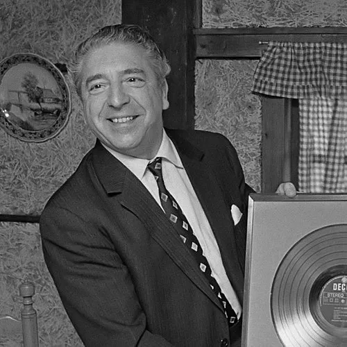 1980年 - マントヴァーニ、イージーリスニング編曲者、指揮者（* 1905年）