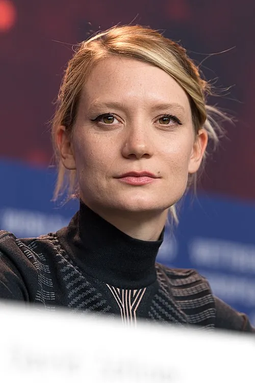 1989年 - ミア・ワシコウスカ、女優