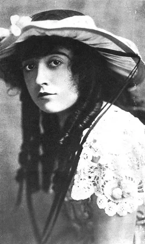 1930年 - メーベル・ノーマンド、女優、映画監督(* 1892年)