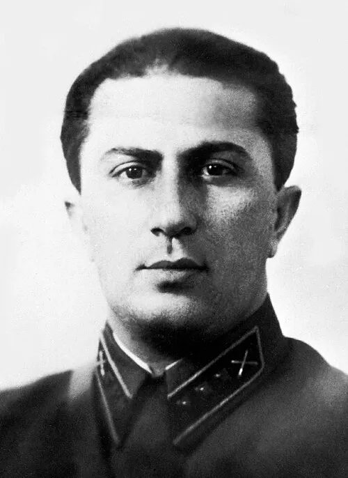 1943年 - ヤーコフ・ジュガシヴィリ、ヨシフ・スターリン（ソビエト連邦指導者）の長男（* 1908年）