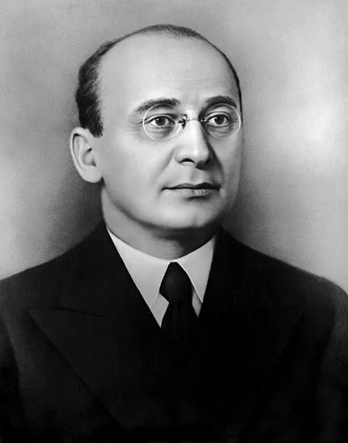 1899年 - ラヴレンチー・ベリヤ、政治家(+ 1953年)