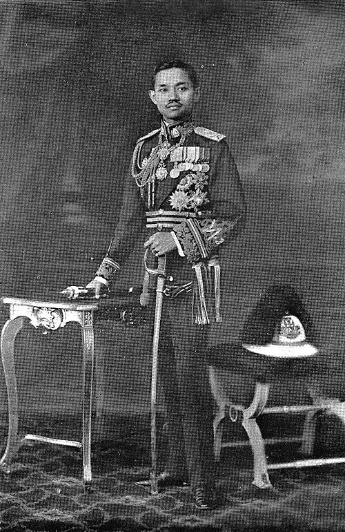 1893年 - ラーマ7世、タイ・チャクリー王朝第7代国王(+ 1941年)