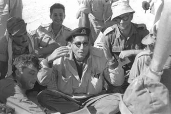 2001年 - レハバム・ゼエビ、軍人、政治家、イスラエル観光相（* 1926年）