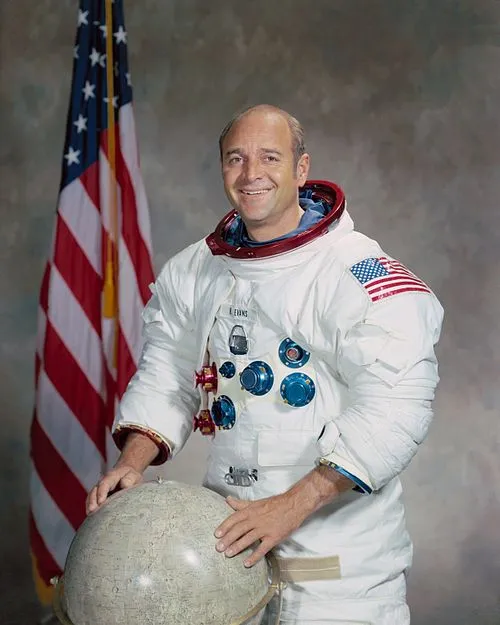 1933年 - ロナルド・エヴァンス、宇宙飛行士（+ 1990年）