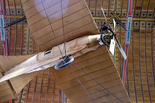 1881年 - ロベール・エスノー＝ペルトリ、飛行機設計者（+ 1957年）