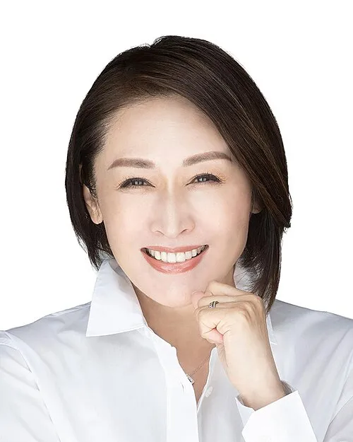 1964年 - 三原じゅん子、元女優、政治家