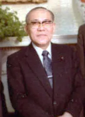 1913年 - 伊東正義、政治家(+ 1994年)