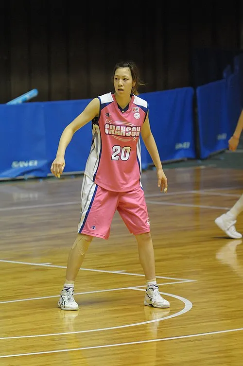 1990年 - 元山夏菜、バスケットボール選手