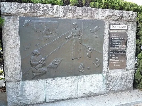 1905年 - 圓鍔勝三、彫刻家(+ 2003年)