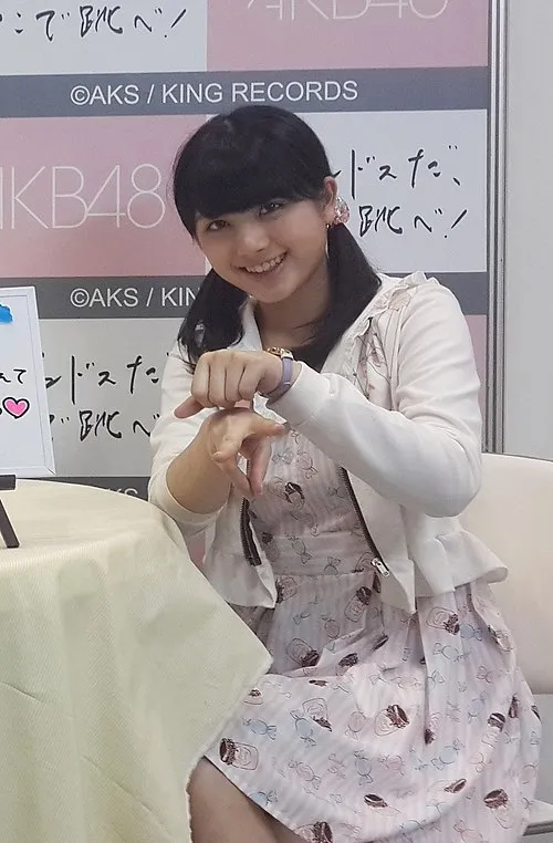 1999年 - 大和田南那、グラビアアイドル（元AKB48）